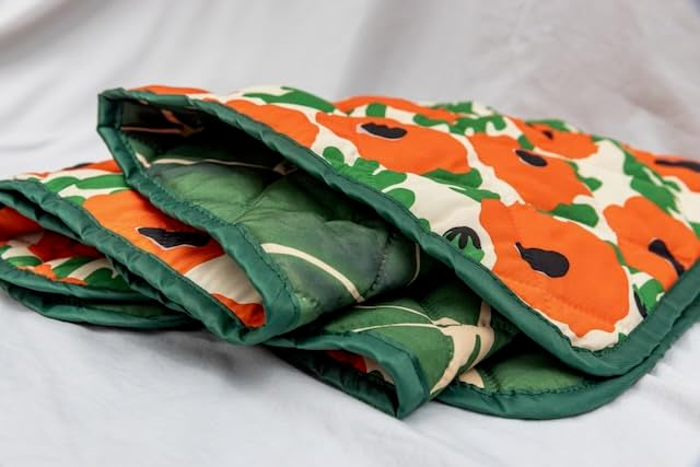Waterproof Blanket, 29" x 34” - Seat Cover for Dogs and Pets. Ideal for Small and Medium Pet Crate Blankets, Settle mat, Diaper Changing and Playmat for Babies - color: Red and Green