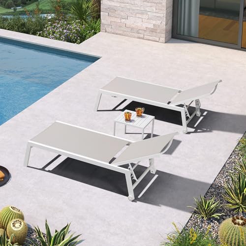 PURPLE LEAF Oversize Chaise Lounge Chair Outdoor 2 Pieces White Aluminum Lounge Chair with Wheels and Table for Pool Deck Patio, Linen - color: Linen, style: Oversize Inclining-leg