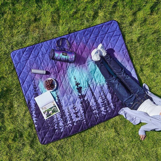 Weatherproof Vintage Portable Picnic Blanket (60in x 72in) - Foldable & Sandproof Beach & Camping Blanket - With Carry Strap (Stars) - color: Stars
